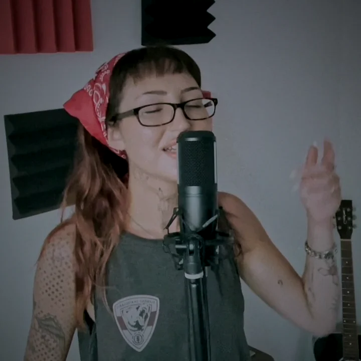 Hetti Harper singing at a studio microphone for Tiffany Twisted